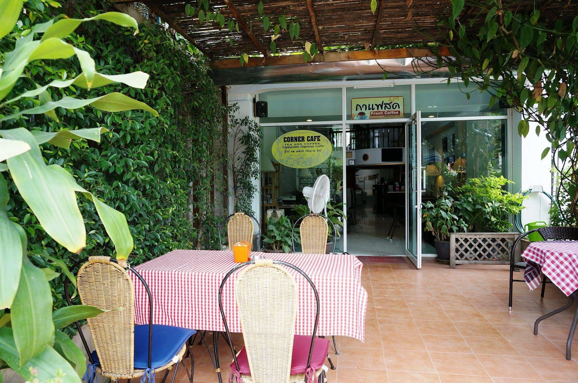 Corner Cafe Bed & Breakfast HHQ Eksteriør bilde